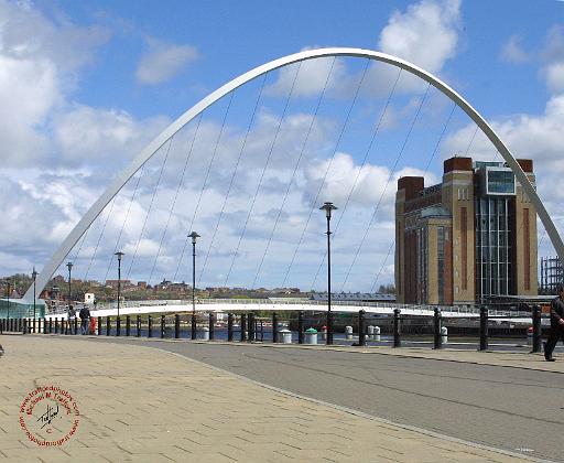 Centennial Bridge Gateshead 8R87D-02.JPG